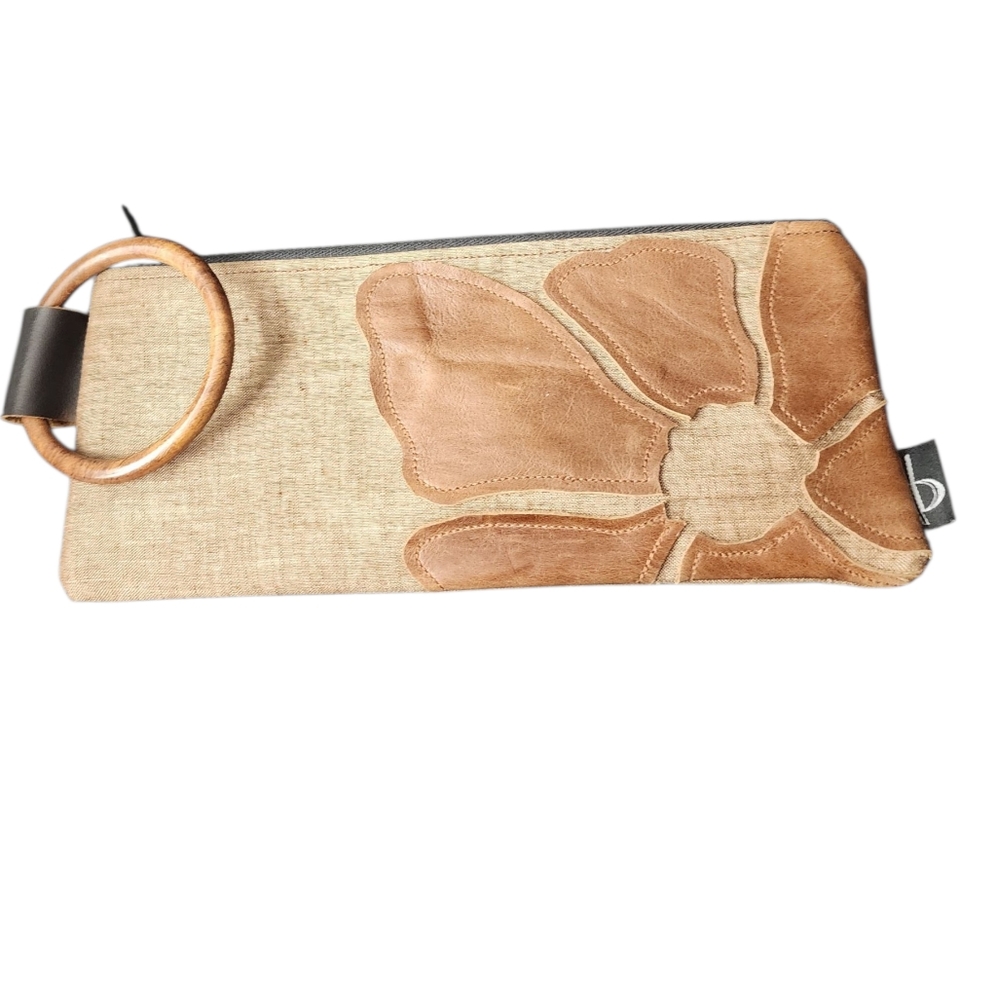 PERMANENT BAGGAGE LEATHER FLOWER CLUTCH - Wrist Purse Amish Handmade